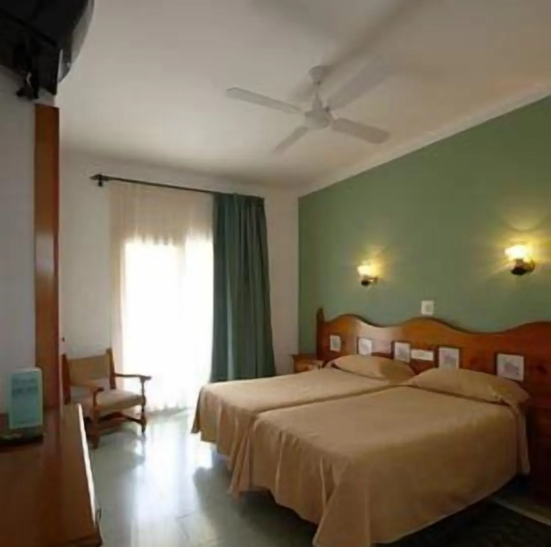 יורט דה מאר Hotel Ninays 2*, יורט דה מאר ספרד